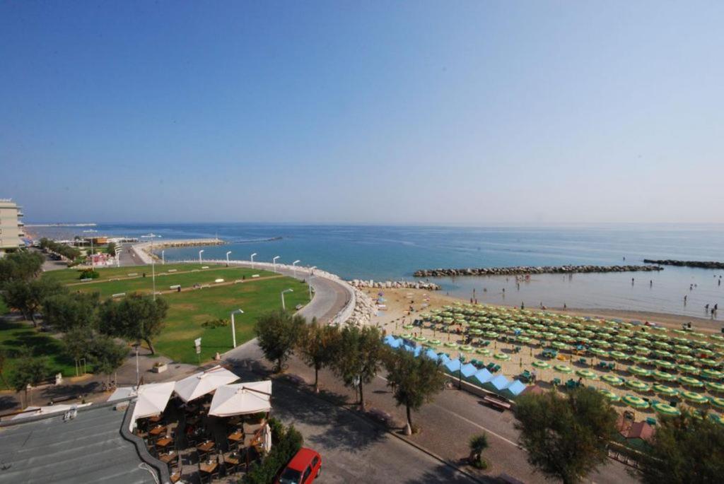 Hotel Bristol Pesaro Exterior foto